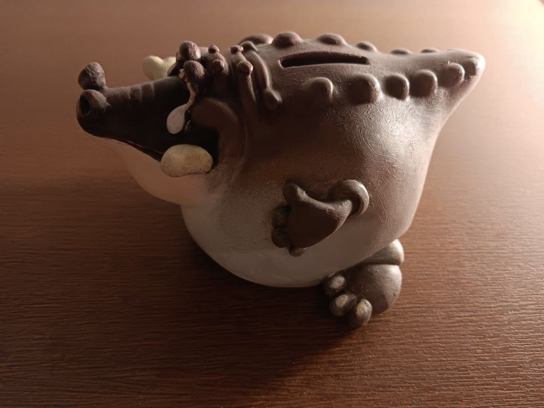 Crocodile Ceramic Coin Bank (Category: Vintage Collectibles) located in Quezon City. Submitted by samotsare (Listing ID 1348412264, Image 2). Description: Crocodile Ceramic Coin Bank No rubber plug at the bottom anymore though..