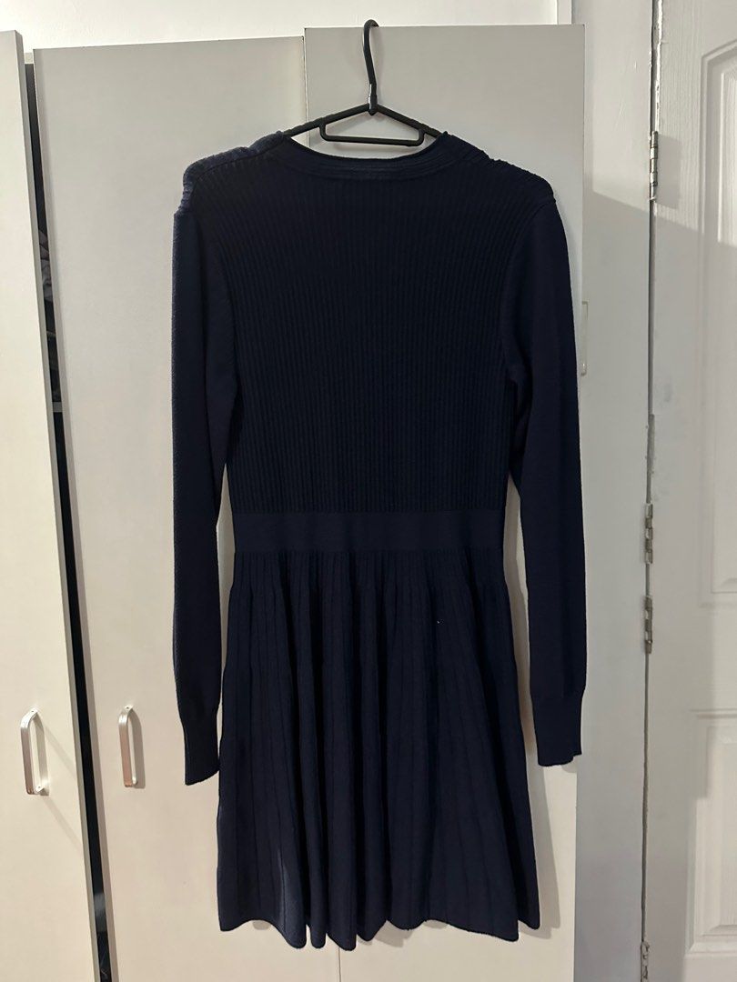 Dress Blue (Category: Dresses) located in Quezon City. Submitted by tidyup.m (Listing ID 1348359606, Image 2). Description: Medium Very nice elegant fabric 😊 .