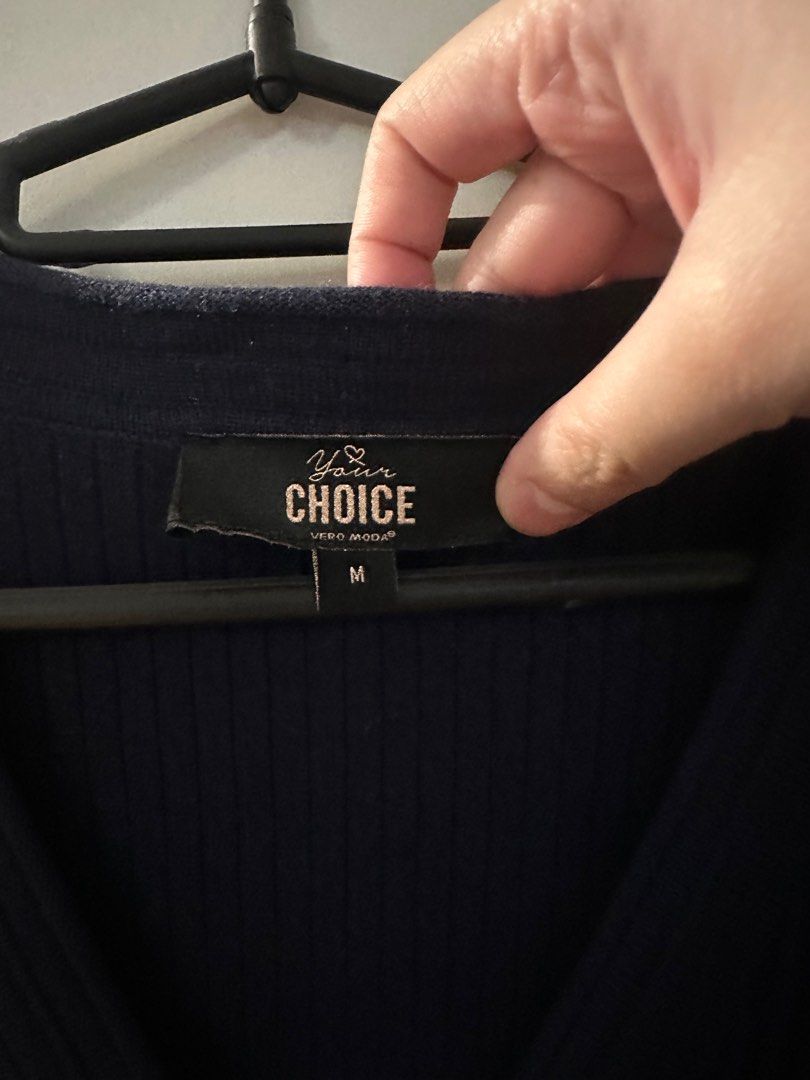 Dress Blue (Category: Dresses) located in Quezon City. Submitted by tidyup.m (Listing ID 1348359606, Image 3). Description: Medium Very nice elegant fabric 😊 .