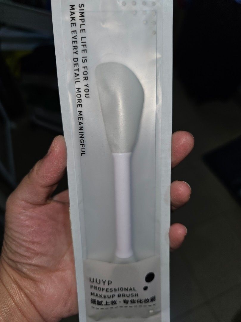 Dual Ended Silicone Spatula (Never used) (Category: Face Care) located in Quezon City. Submitted by cess.santos (Listing ID 1348408192, Image 2). Description: Dual Ended Silicone Spatula (Unused) Buy it for 30php Condition: Never used Reason for selling: I have no use for it. Mode of payment: Gcash or cash if meet-up Please note: ●No return, No exchange. ●You will shoulder the shipping fee ●Available for meet-up or pick-up on the following places