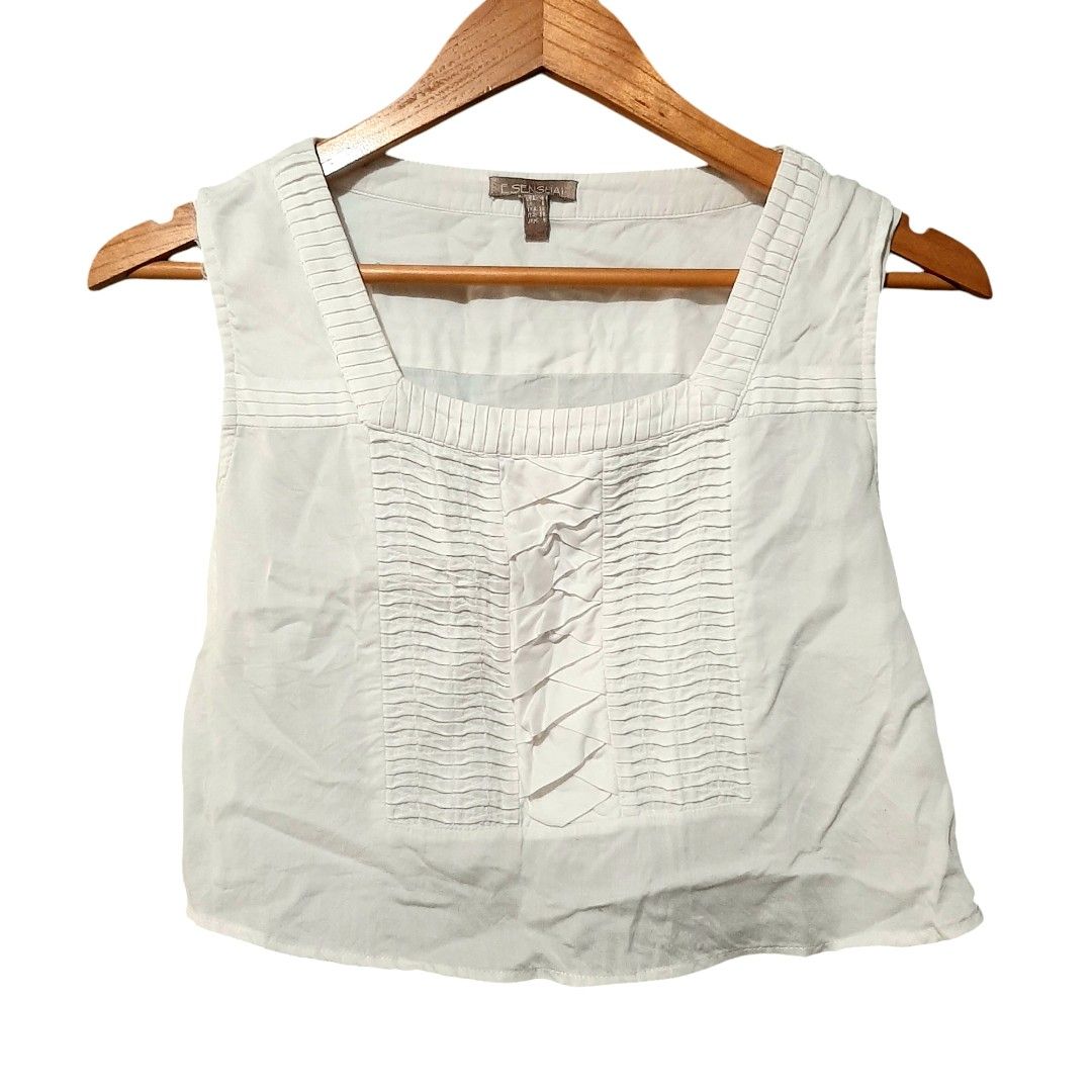 Esensual White Sleeveless Top / Crop Top (Category: Sleeveless) located in Antipolo. Submitted by aitchemsi (Listing ID 1348304258, Image 1). Description: originally sa blouse, turned it into a sleeveless cropped top (diy hehe).