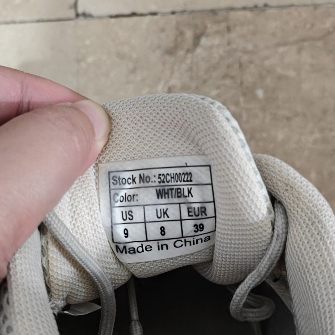 Fila Shoes US9 UK8 (Category: Sneakers) located in Makati City. Submitted by aisells (Listing ID 1348252521, Image 2). Description: FILA SHOES US9 UK8 Negotiable Barely used, only a few times. Needs light cleaning. RFS: Decluttering Location: Makati Delivery at buyer's expense.