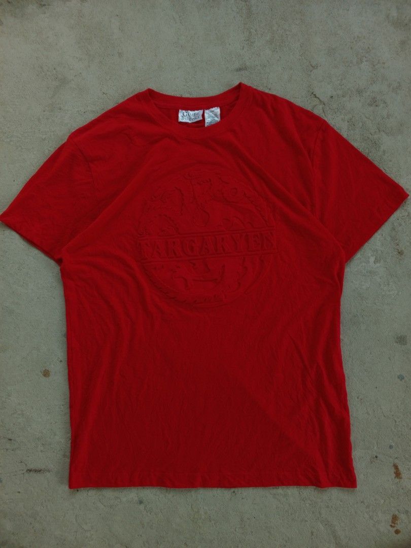 Game of Thrones shirt, embossed design (Category: Tshirts & Polo Shirts ) located in Lingayen. Submitted by answ3r (Listing ID 1348398987, Image 3). Description: Game of Thrones (0fficial Merch dated 2018) (embossed design) (fav‼️🔥) Width x Length: 23 x 32 Size Fit: XL Condition: 9.5/10 as new.
