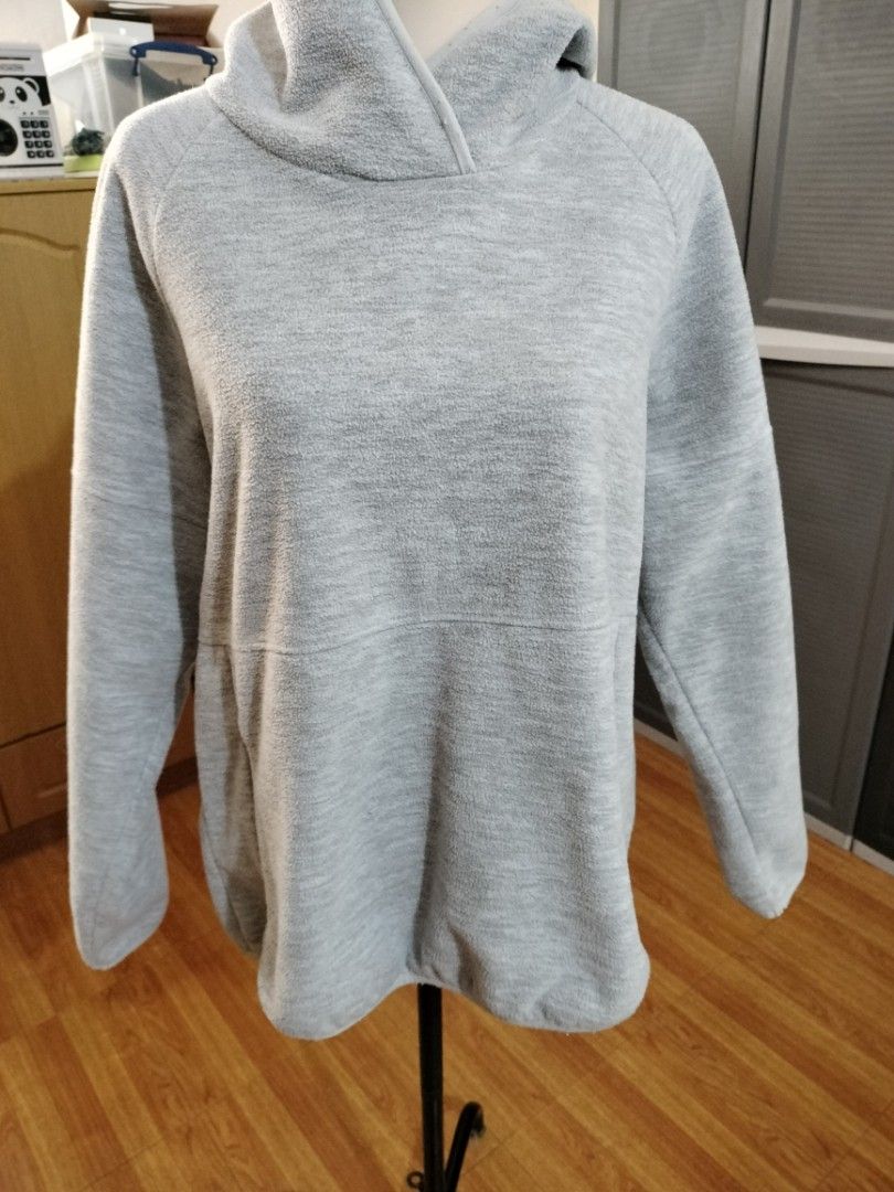 Hoodie jacket (Category: Coats, Jackets and Outerwear) located in Cavite. Submitted by 0825cherry (Listing ID 1348426301, Image 1). Description: .