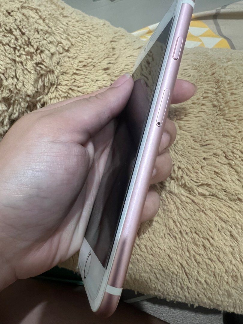 iphone 7 32gb (Category: iPhone 7 Series) located in Rizal. Submitted by alexuhhhh (Listing ID 1348379557, Image 3). Description: all parts original 32gb no scratches or dents no flaws all working 76% battery.