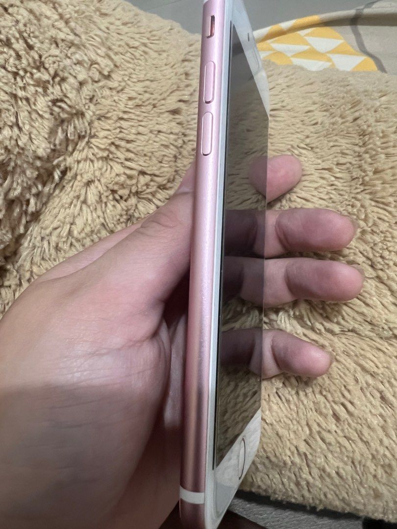 iphone 7 32gb (Category: iPhone 7 Series) located in Rizal. Submitted by alexuhhhh (Listing ID 1348379557, Image 2). Description: all parts original 32gb no scratches or dents no flaws all working 76% battery.