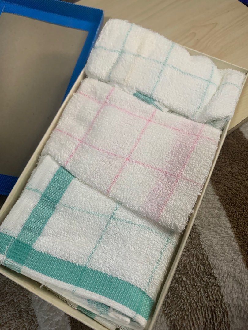 Japan. Bnew towels (Category: Towels, Napkins & Holders) located in Cabanatuan. Submitted by mjluxxejapan (Listing ID 1348248477, Image 2). Description: Bnew 3pcs already.small towel approx 15”x15” meas. Bnew wash m lmg po at naalikabukan n loob stocked dn kasi to..