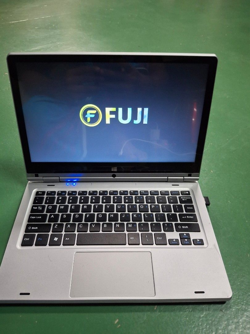 Laptop406105375271168001