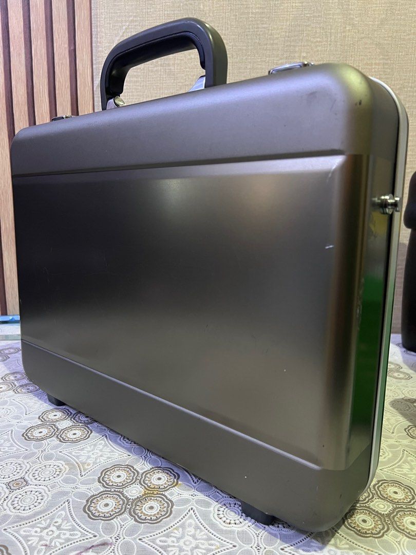 Laptop Case Aluminun Hard Case Mixer Case Storage With Code Combination Lock (Category: Laptop Bags & Sleeves) located in Quezon City. Submitted by rare21 (Listing ID 1348260710, Image 2). Description: Laptop Case Aluminun Hard Case Mixer Case With Code Combination Lock.