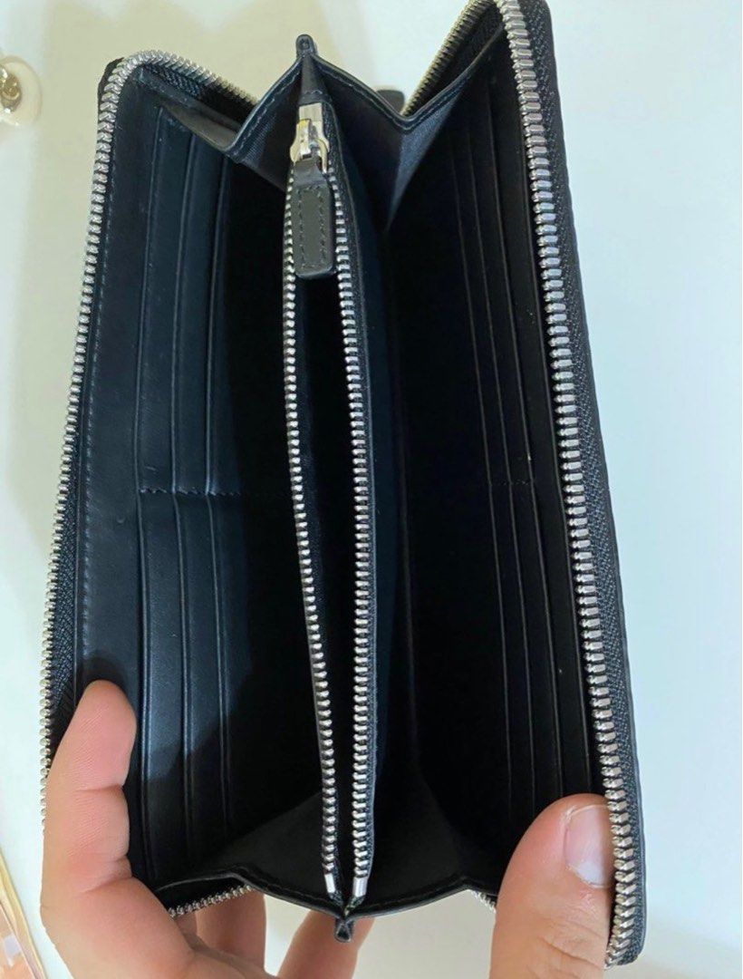 Mcm Bags (Category: Bags & Wallets) located in Singapore. Submitted by mr.tcy (Listing ID 1348430523, Image 2). Description: full set box.