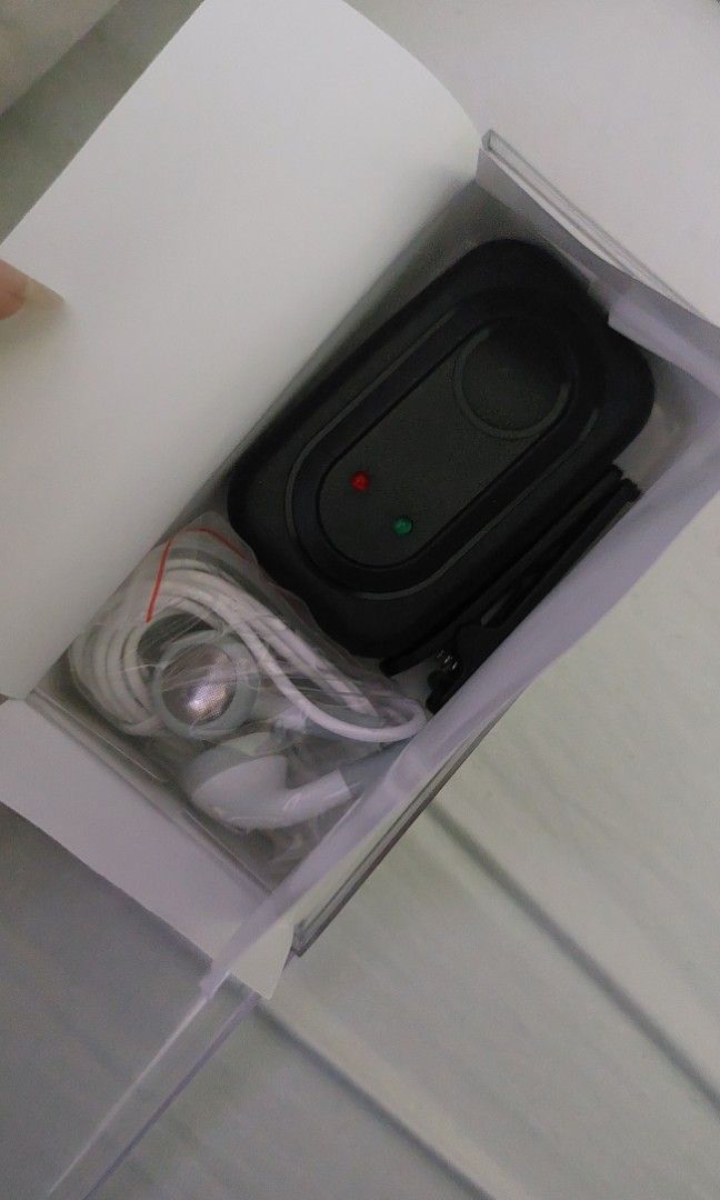 Mp3 player usb (working but not charging) (Category: Portable Music Players) located in Paranaque City. Submitted by clcgshopp_ (Listing ID 1348313414, Image 2). Description: WYSIWYG, working siya pero it doesn't charge or anything. 2pcs available MOD: J&T MOP: GCASH/MAYA/BANK TRANSFER LOC: PARAÑAQUE CITY.