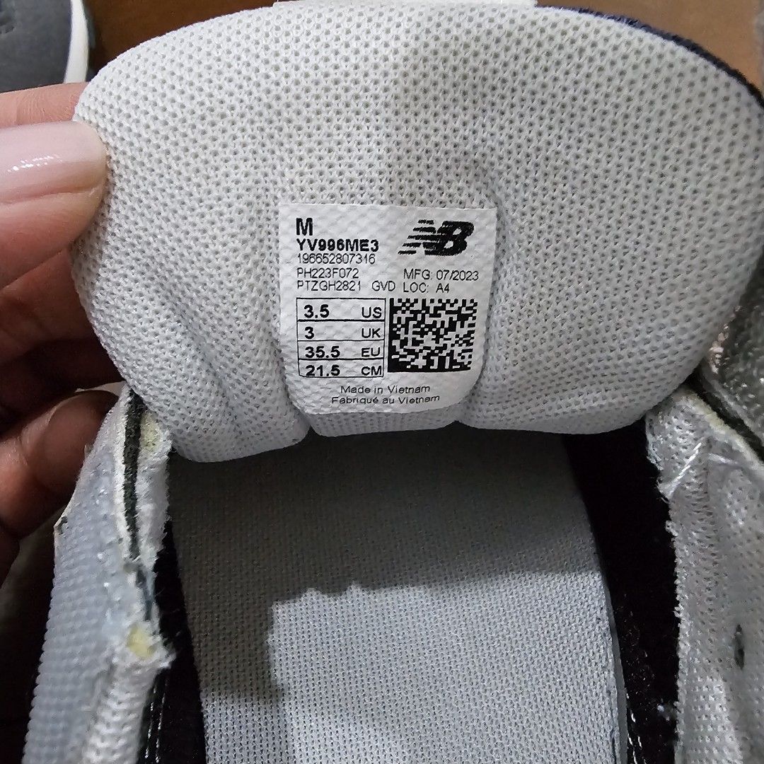 New Balanc 996 Big Kid US size 3.5 (Category: Babies & Kids Fashion) located in Pasig City. Submitted by powerly75 (Listing ID 1348263671, Image 3). Description: well-used no flaws, tears or holes 22cm insole good for 7 to 8 year old kids SF c/o buyer.