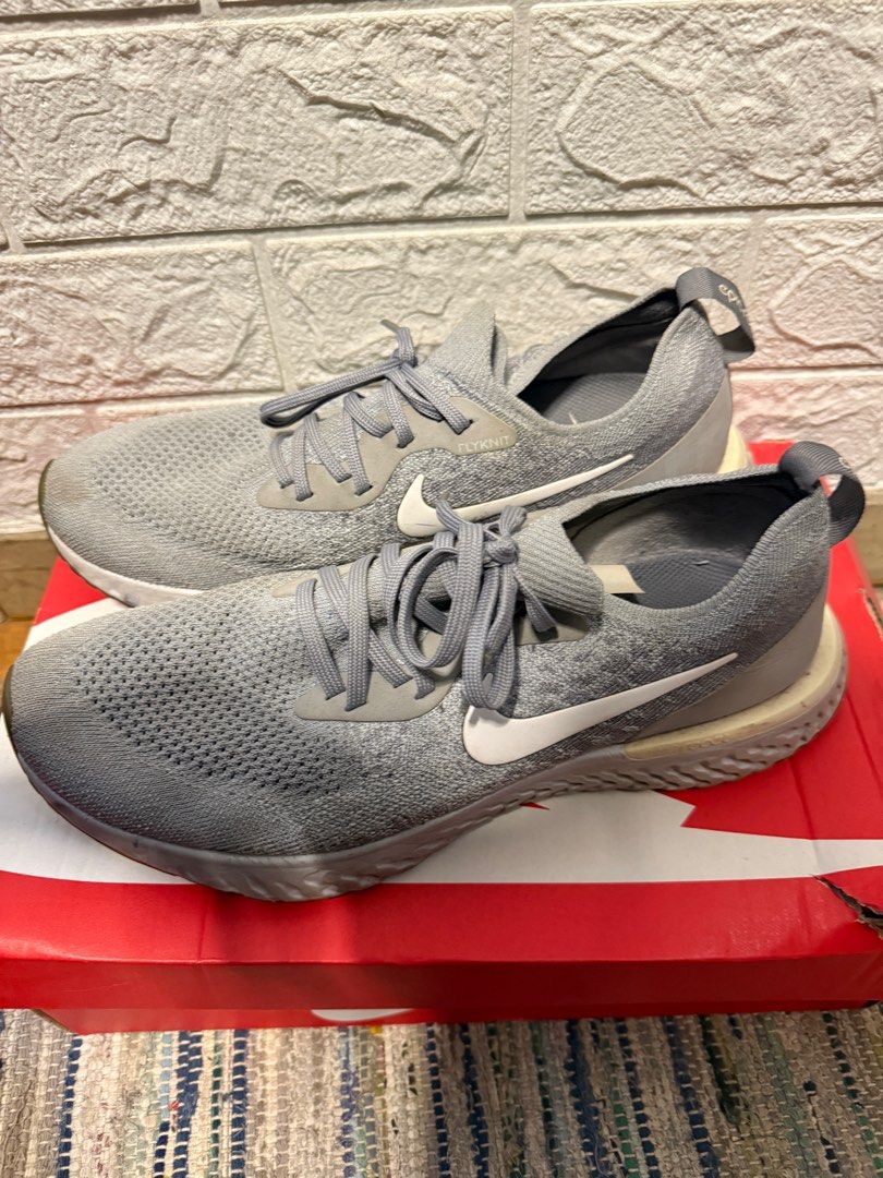 Nike react （分類：波鞋）位於 Hong Kong。 由 wtapsx0905 提交（商品編號 1348264754，圖片 1）。簡介： Nike react 淨鞋 屯元天交收為佳 / 順豐到付NB 2002 。