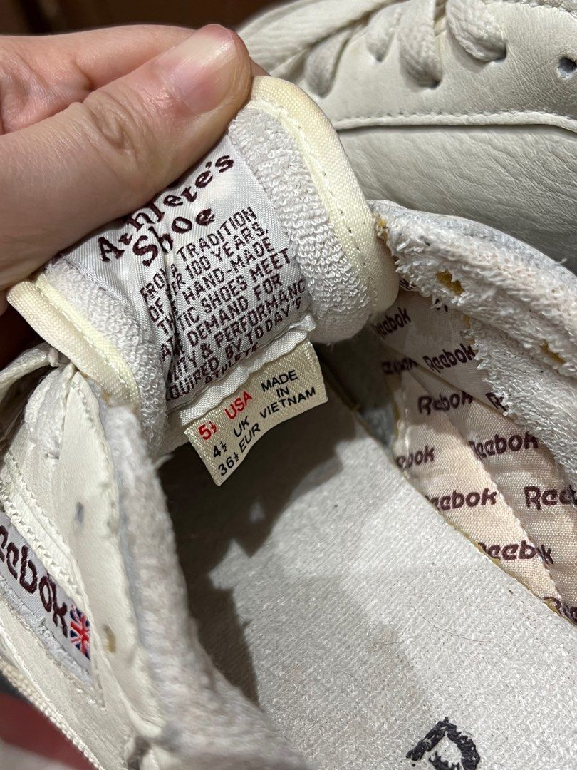 Reebok Club C 85 Vintage (Category: Sneakers) located in San Juan City. Submitted by fairy00 (Listing ID 1348307994, Image 3). Description: Color: Maroon Size: 5.5 US M / 7 US W Bought from sports central (can show receipt if needed) for ₱4.5k Slight stains and dirt (can easily clean it off) RFS: too narrow for my feet 📍San Juan City.