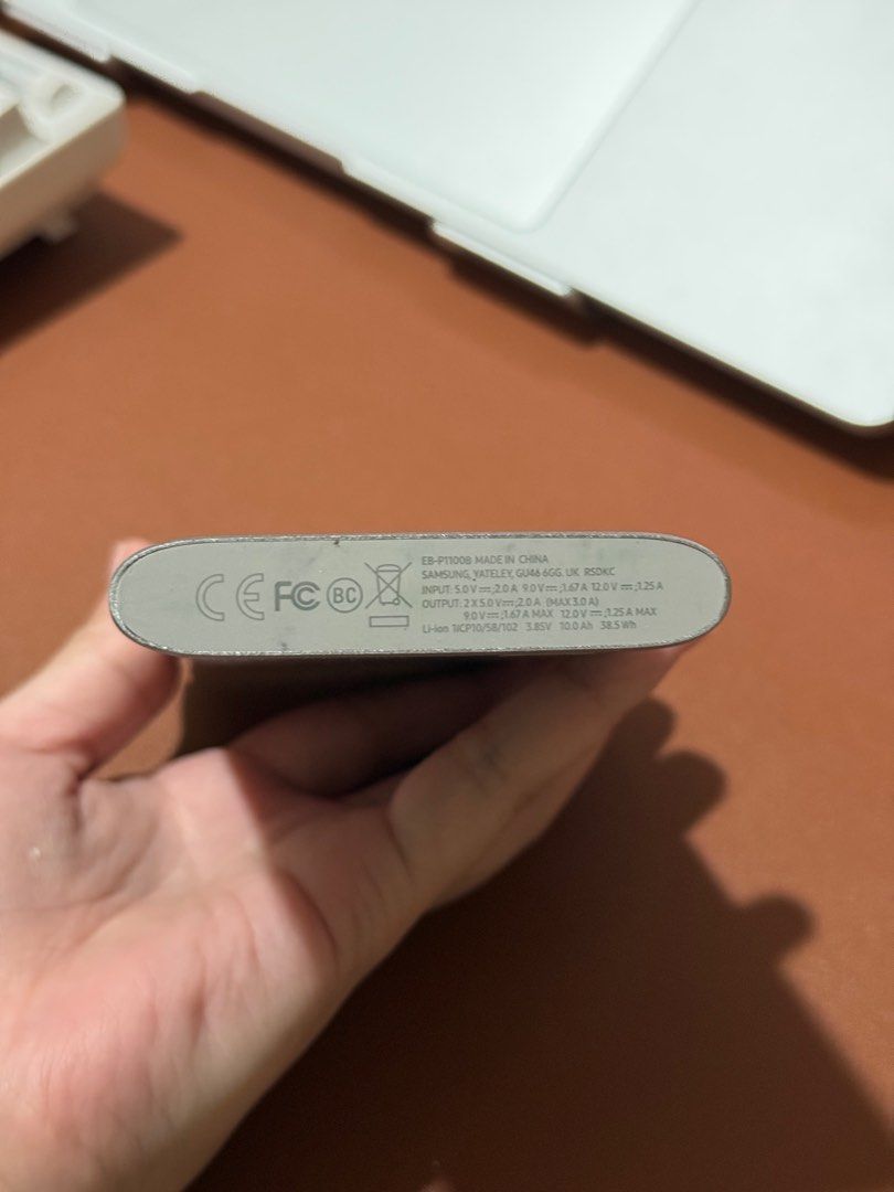 Samsung powerbank 10K fast charge (Category: Batteries & Power Banks) located in Quezon City. Submitted by elleio (Listing ID 1348272205, Image 3). Description: Slim and lightweight (225g) 2 USB-A Rfs: extra, decluttering.