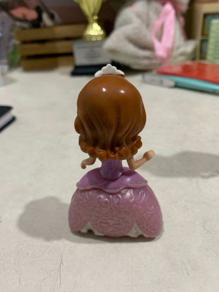 Sofia the first figures (Category: Figurines & Statues) located in Petaling Jaya. Submitted by susanukm (Listing ID 1348374820, Image 2). Description: Sofia the first cartoon miniatures whole family .