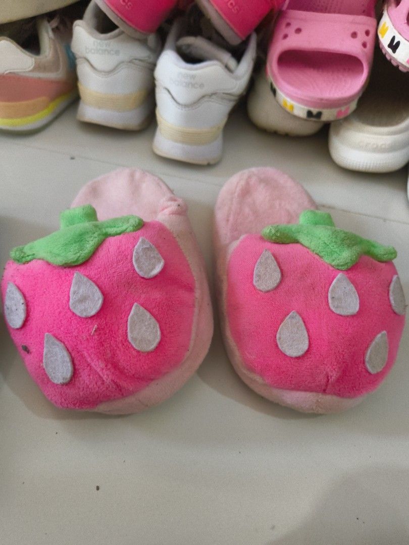 Take all Branded Slippers 2-4 y/o (Category: Babies & Kids Fashion) located in Zamboanga. Submitted by abby1614 (Listing ID 1348254772, Image 3). Description: needs cleaning lng but still.usable pa and rarely used.