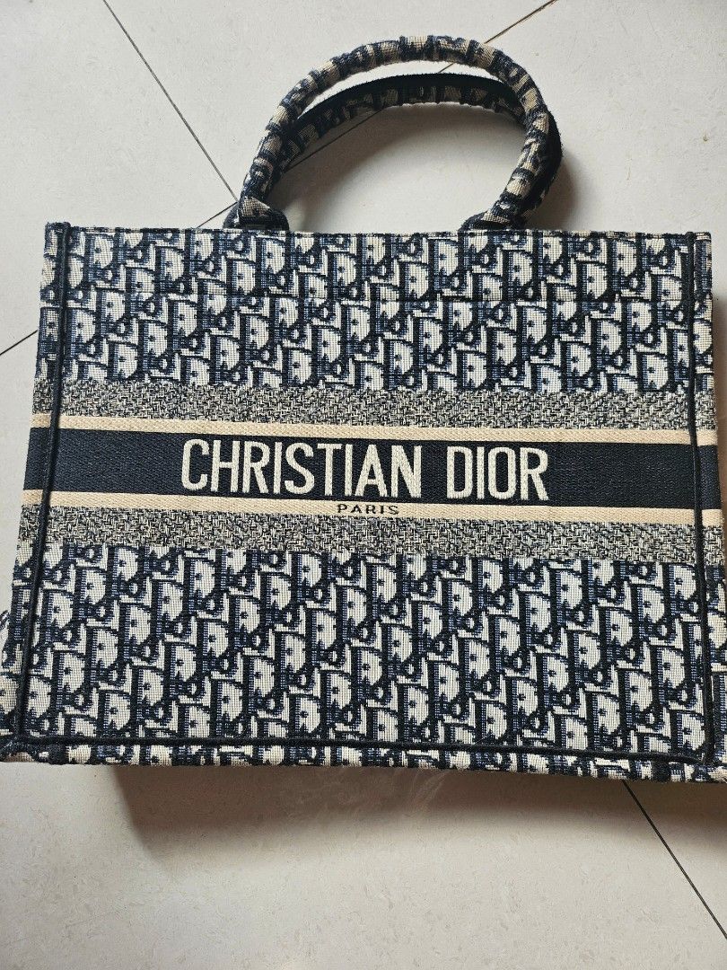 Tas dior original gift, Fesyen Wanita, Tas & Dompet di Carousell
