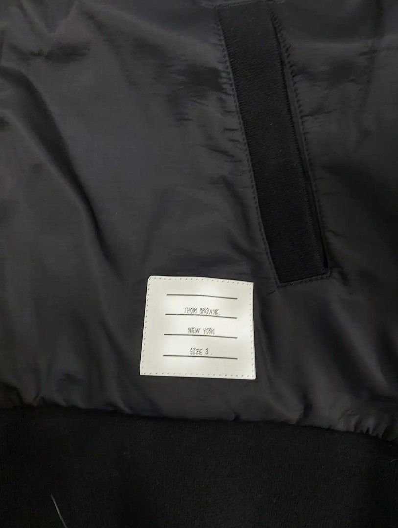 thom browne jacket （分類：外套及戶外衣服）位於 Hong Kong。 由 mwa_we 提交（商品編號 1348411675，圖片 4）。簡介： #thom browne jacket #size 3 #全新 # 工作關係只可沙田站交收 # 多買可再議。