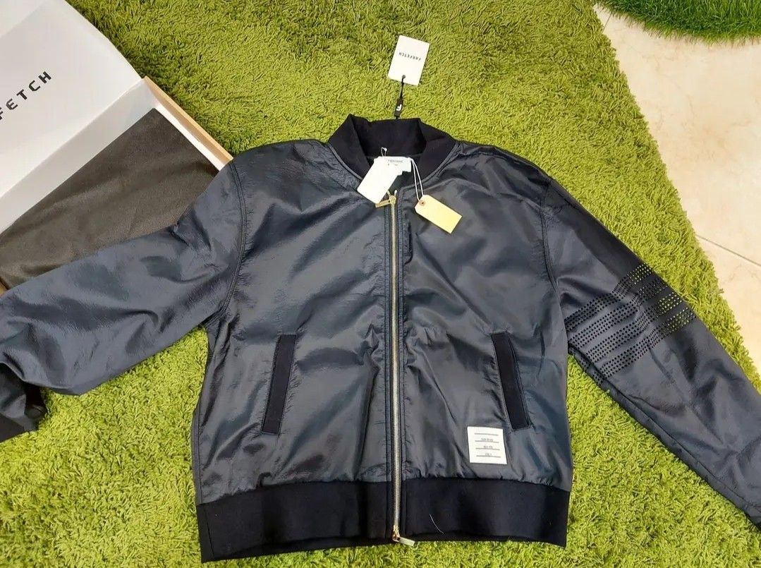 thom browne jacket （分類：外套及戶外衣服）位於 Hong Kong。 由 mwa_we 提交（商品編號 1348411675，圖片 1）。簡介： #thom browne jacket #size 3 #全新 # 工作關係只可沙田站交收 # 多買可再議。