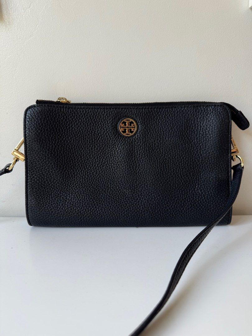 Tory Burch Handbag (Category: Luxury Bags & Wallets) located in Caloocan City. Submitted by mjco.hey (Listing ID 1348224224, Image 1). Description: Tory Burch handbag in black, like new.