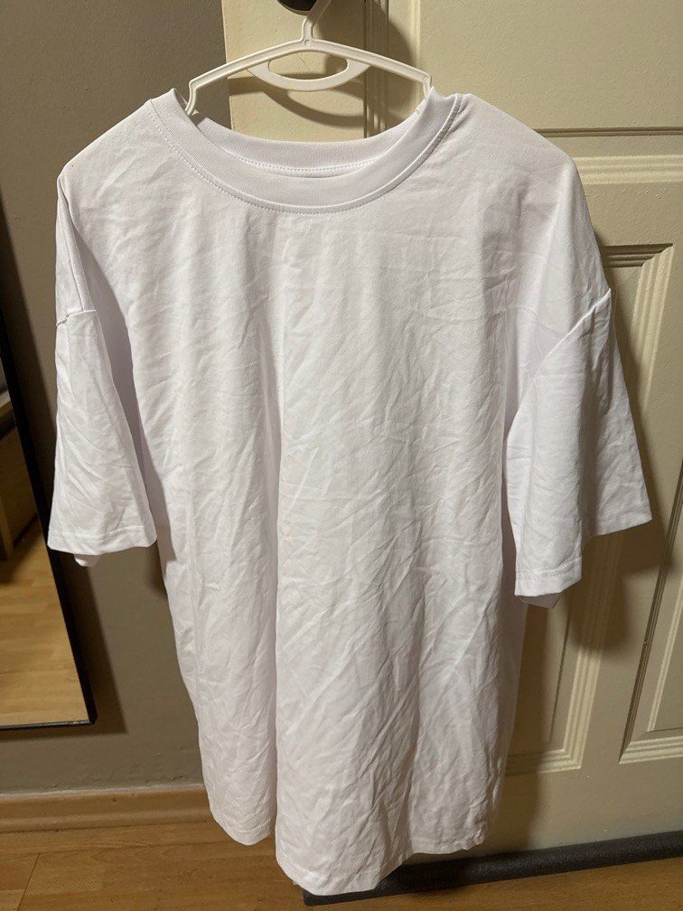 White Top (Category: Tshirts & Polo Shirts) located in Singapore. Submitted by cheapskatess (Listing ID 1348280430, Image 1). Description: .