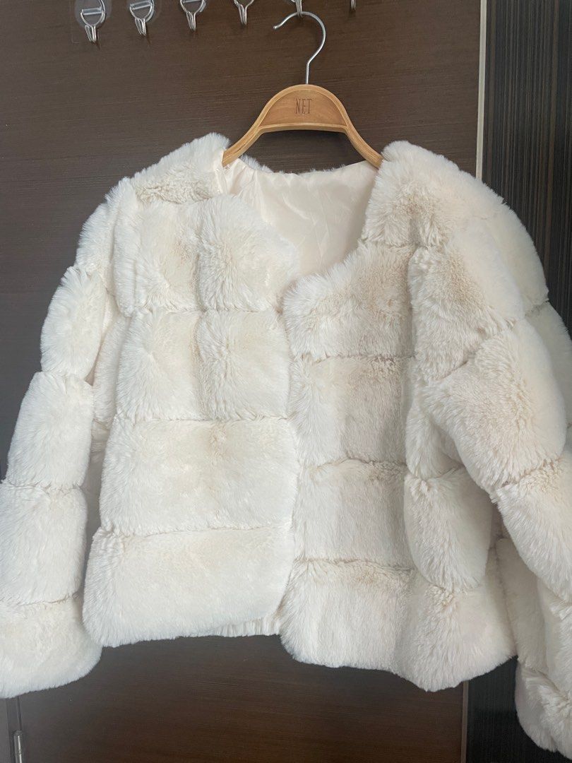 Winter jacket (Category: Coats, Jackets and Outerwear) located in Singapore. Submitted by kelly214 (Listing ID 1348247167, Image 1). Description: Bought in Korea with good quality .