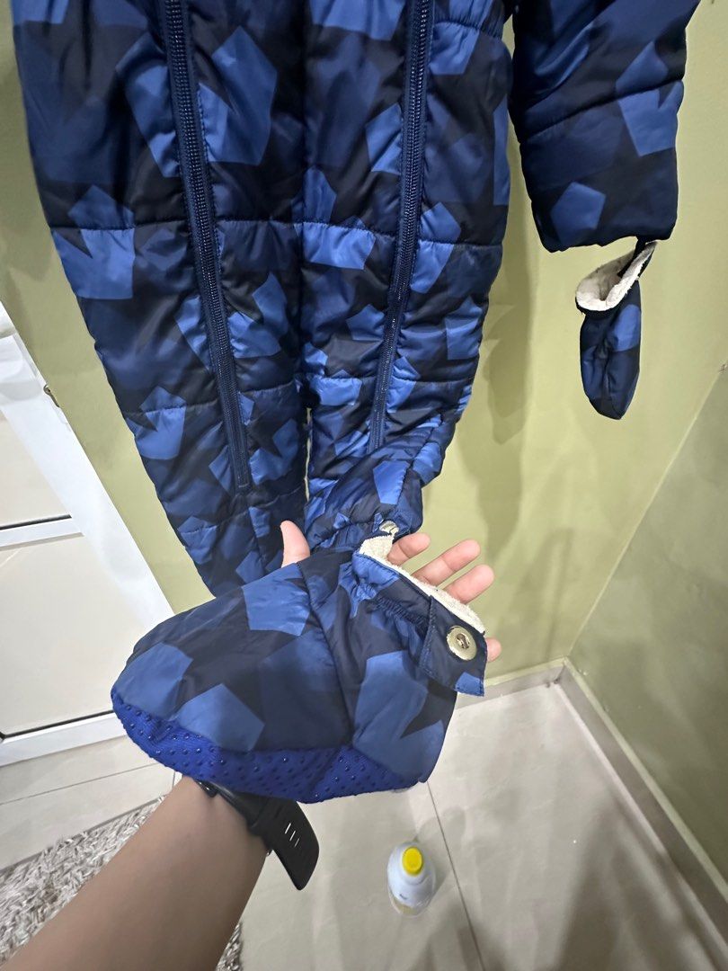 Winter Outerlayer (Category: Babies & Kids Fashion) located in Kuala Lumpur. Submitted by nawa88 (Listing ID 1348265881, Image 3). Description: Suitable for girl or boy. Not for fussy buyer.