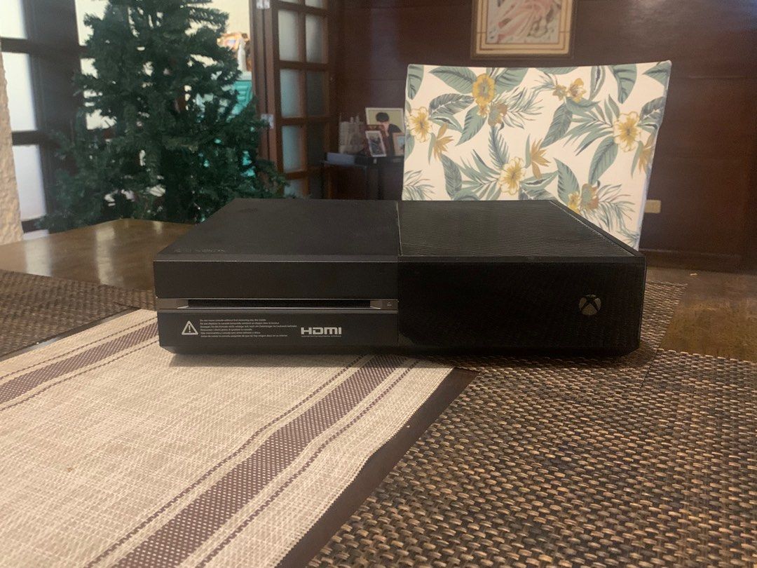 Xbox One (Category: Xbox) located in Manila. Submitted by caguiatch87575 (Listing ID 1348353262, Image 1). Description: Xbox One 500GB with Tekken 7 Price: ₱5,500 (negotioble) lWhat’s Included: -Xbox One console (1TB storage, fully functional) -1 Xbox wired controller -Pre-installed game: Tekken 7 (includes free access to my Xbox account for the game) Power cable and HDMI cable Condition: This Xbox One is in good condition and has been well-maint