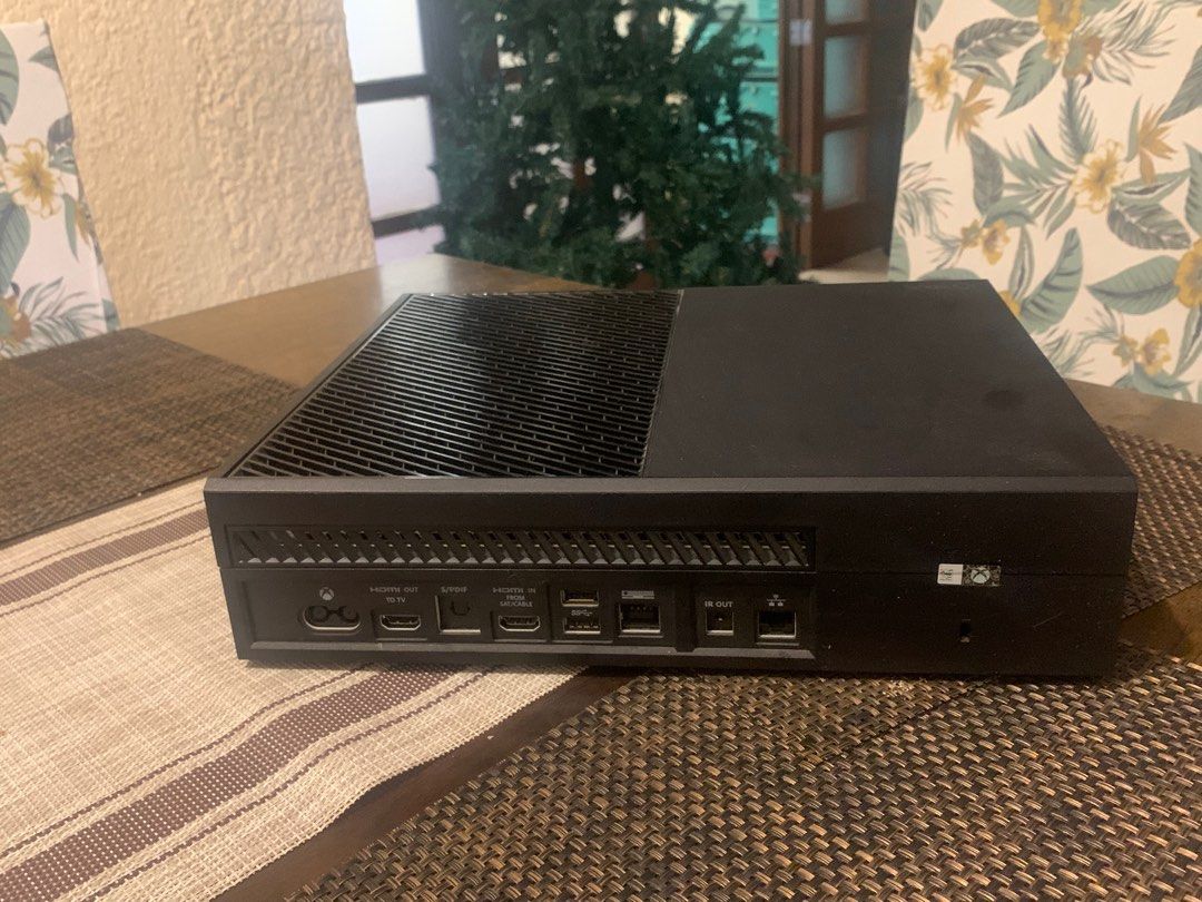 Xbox One (Category: Xbox) located in Manila. Submitted by caguiatch87575 (Listing ID 1348353262, Image 3). Description: Xbox One 500GB with Tekken 7 Price: ₱5,500 (negotioble) lWhat’s Included: -Xbox One console (1TB storage, fully functional) -1 Xbox wired controller -Pre-installed game: Tekken 7 (includes free access to my Xbox account for the game) Power cable and HDMI cable Condition: This Xbox One is in good condition and has been well-maint