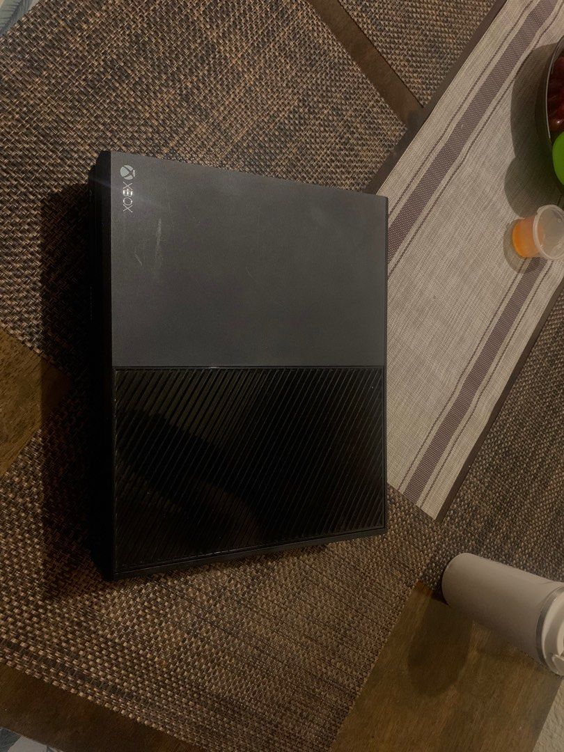 Xbox One (Category: Xbox) located in Manila. Submitted by caguiatch87575 (Listing ID 1348353262, Image 2). Description: Xbox One 500GB with Tekken 7 Price: ₱5,500 (negotioble) lWhat’s Included: -Xbox One console (1TB storage, fully functional) -1 Xbox wired controller -Pre-installed game: Tekken 7 (includes free access to my Xbox account for the game) Power cable and HDMI cable Condition: This Xbox One is in good condition and has been well-maint