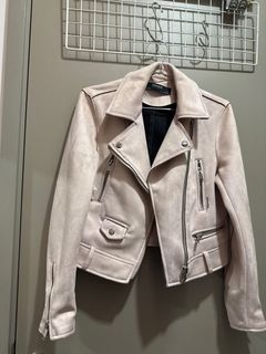 (Category: ) located in . Submitted by closetdeals (Listing ID 1348359399, Image 1). Description: .