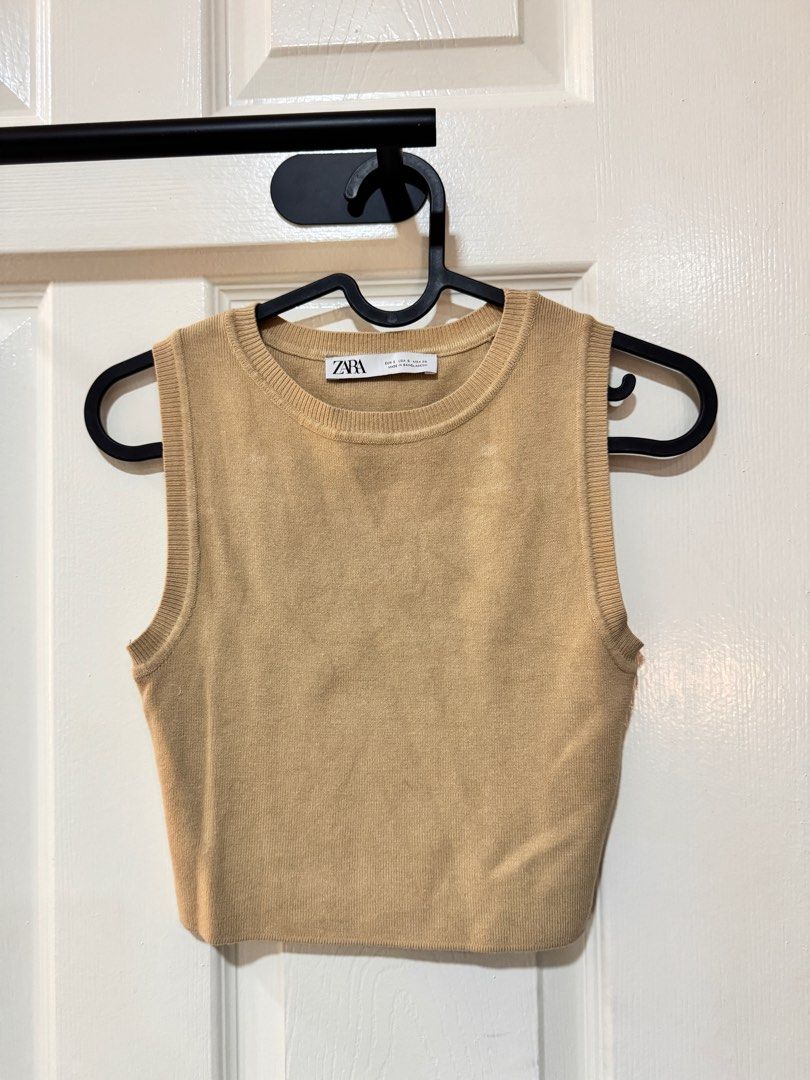 Zara Seamless Cropped Tank Top - S (Category: Blouses) located in Mandaluyong City. Submitted by deguitokass (Listing ID 1348415826, Image 1). Description: RFS: don’t reach out for it anymore Got it as a gift Has some few himulmol at the back but can definitely be removed Helping tags: Zara, H&M, Urban Revivo, Uniqlo, Bershka, Stradivarius, Forever 21.
