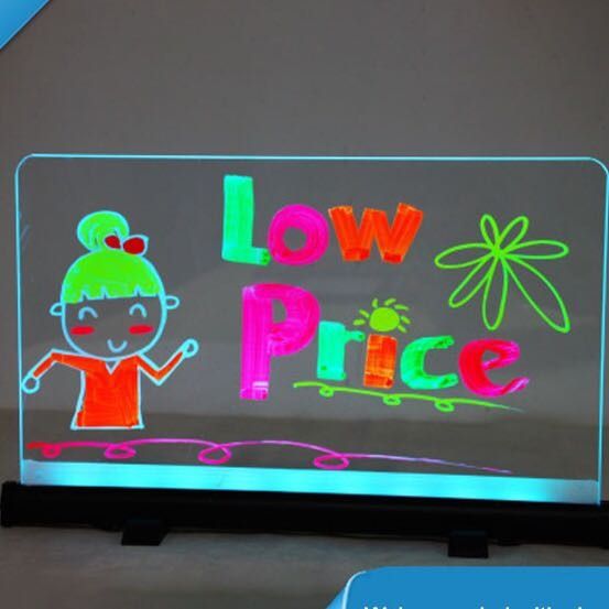 💥100%全新 LED彩燈告示板 Pop LED Board （分類：燈飾）位於 Hong Kong。 由 tramps 提交（商品編號 1344974352，圖片 3）。簡介： 💥全新LED彩燈告示板 💥Size: 325x239mm 💡藍、綠、紅、黃、紫、白多色LED燈光，可定色、漸變、閃爍多種效果。 💡USB供電 💥💥💥可吊可座枱(配件不包含吊掛鏈條)💥💥💥。