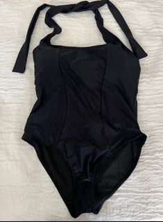 (Category: ) located in . Submitted by raid.my.closet (Listing ID 1344979028, Image 1). Description: .