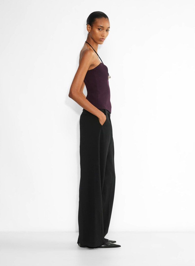 Aritzia Babaton Headline Bustier (Category: Sleeveless) located in San Juan City. Submitted by shop.girlypop (Listing ID 1345090223, Image 3). Description: Brand new, authentic, for preorder Color — noble retails for $98 Sizes: 0, 4 & 6.