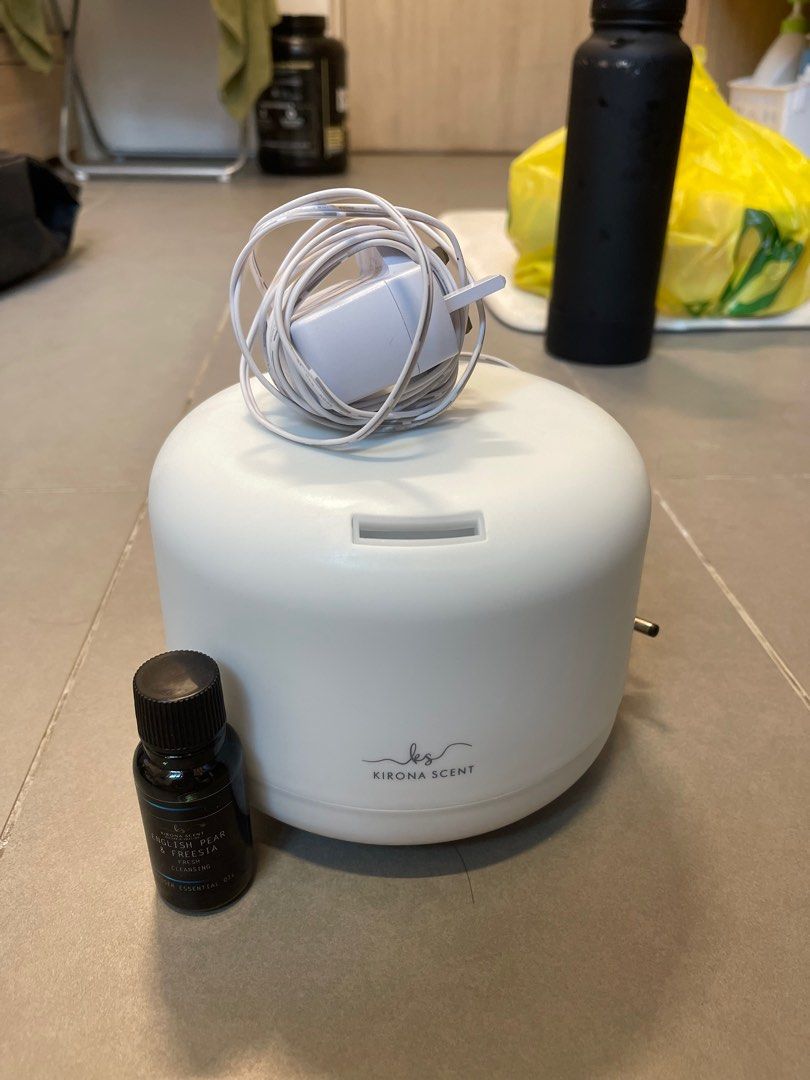 Aroma Diffuser (Category: Home Fragrance) located in Singapore. Submitted by kevcheung (Listing ID 1345103812, Image 1). Description: Bought less than 3 months ago from screenshot. Lightly used. DM me for more details.
