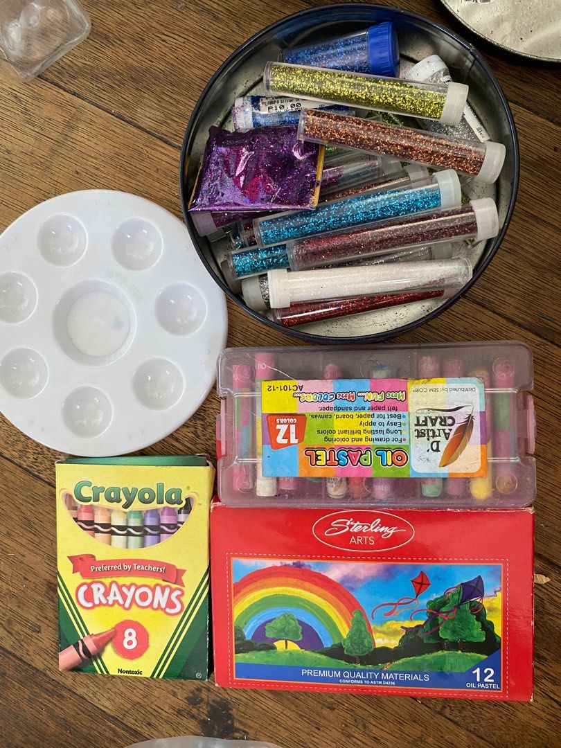 Art Materials (Take All) (Category: Craft Supplies & Tools) located in Pasig City. Submitted by itspreloved.com (Listing ID 1344974614, Image 1). Description: Crayola Oil Pastels Glitters .