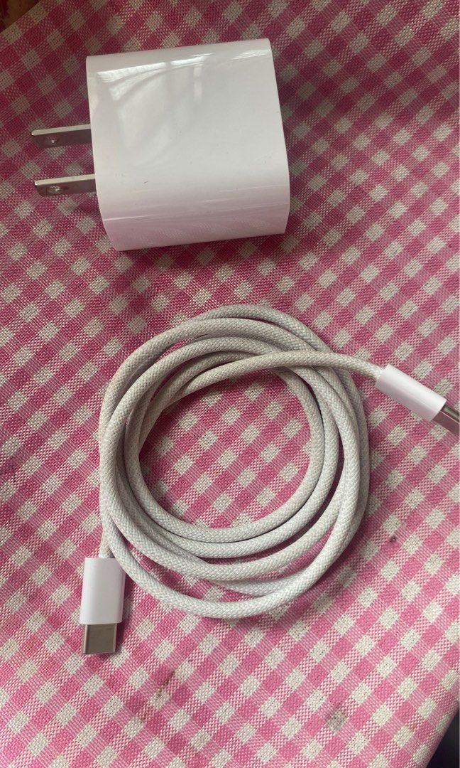authentic apple type c charger set (Category: Chargers & Cables) located in Pasig City. Submitted by lovepinkthings (Listing ID 1344971984, Image 2). Description: - negotiable .