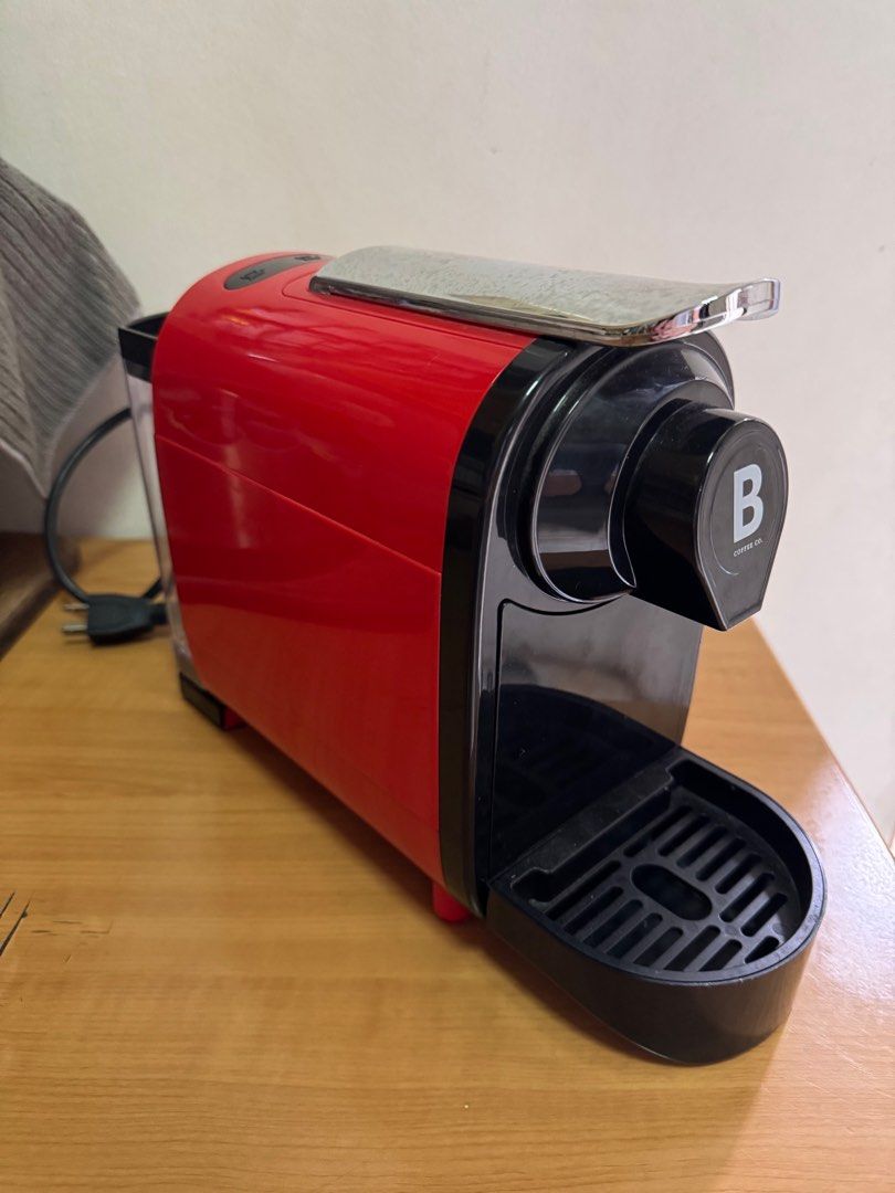 B Coffee TC01 (Broken) (Category: Coffee Machines & Makers) located in Pasig City. Submitted by kevinsee15 (Listing ID 1344946490, Image 1). Description: Broken B Coffee TC01. I think pipes are clogged, but water pump is still working. .