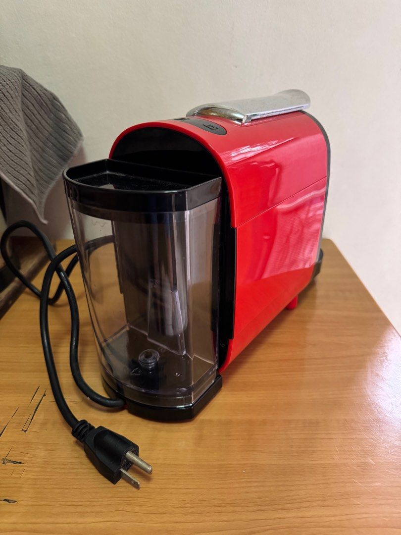B Coffee TC01 (Broken) (Category: Coffee Machines & Makers) located in Pasig City. Submitted by kevinsee15 (Listing ID 1344946490, Image 2). Description: Broken B Coffee TC01. I think pipes are clogged, but water pump is still working. .