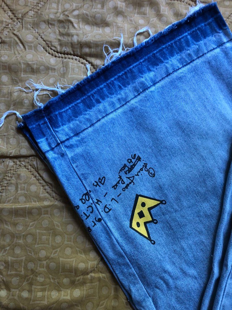 Baggy Jeans (Category: Jeans) located in Iriga City. Submitted by lovedeverything (Listing ID 1344993569, Image 3). Description: ⊹₊⟡⋆ PRELOVED CLOTHES ⊹₊⟡⋆ 🏷️ 150.00 Waist: 28-29 inch Length: 33 inch MOP: Gcash or Bank Transfer Location: Iriga City, Camarines Sur Shipping Courier: JNT or LBC Strictly no cancellation. Payment first basis. Shipping fee should be handled by the buyer. No to bugos buyer please! 🙏🏻🧿 #prelovedclothes.