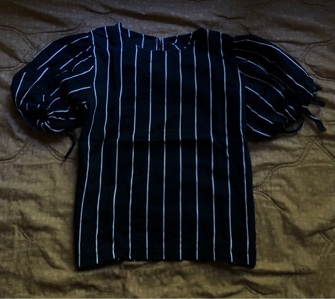 Black Blouse (Category: Blouses) located in Iriga City. Submitted by lovedeverything (Listing ID 1344984450, Image 1). Description: ⊹₊⟡⋆ PRELOVED CLOTHES ⊹₊⟡⋆ 🏷️ 150.00 Shein Black Blouse Size: Small-Medium MOP: Gcash or Bank Transfer Location: Iriga City, Camarines Sur Shipping Courier: JNT or LBC Strictly no cancellation. Payment first basis. Shipping fee should be handled by the buyer. No to bugos buyer please! 🙏🏻🧿 #prelovedclothes .