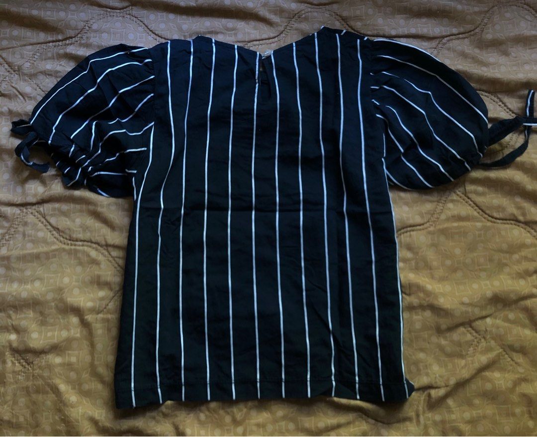 Black Blouse (Category: Blouses) located in Iriga City. Submitted by lovedeverything (Listing ID 1344984450, Image 2). Description: ⊹₊⟡⋆ PRELOVED CLOTHES ⊹₊⟡⋆ 🏷️ 150.00 Shein Black Blouse Size: Small-Medium MOP: Gcash or Bank Transfer Location: Iriga City, Camarines Sur Shipping Courier: JNT or LBC Strictly no cancellation. Payment first basis. Shipping fee should be handled by the buyer. No to bugos buyer please! 🙏🏻🧿 #prelovedclothes .