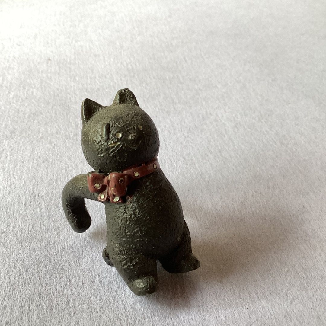 Black cat pot/cup hanger (Category: Other Kitchenware & Tableware) located in Davao. Submitted by eclectic1925 (Listing ID 1345087774, Image 1). Description: First to pay.