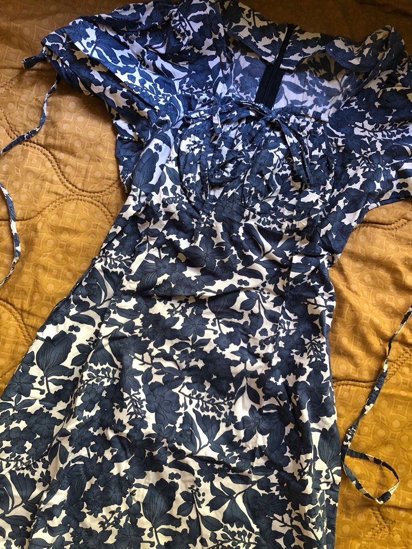 Blue Floral Dress (Category: Dresses) located in Iriga City. Submitted by lovedeverything (Listing ID 1344985662, Image 2). Description: ⊹₊⟡⋆ PRELOVED CLOTHES ⊹₊⟡⋆ 🏷️ 200.00 Size: S-M MOP: Gcash or Bank Transfer Location: Iriga City, Camarines Sur Shipping Courier: JNT or LBC Strictly no cancellation. Payment first basis. Shipping fee should be handled by the buyer. No to bugos buyer please! 🙏🏻🧿 #prelovedclothes .