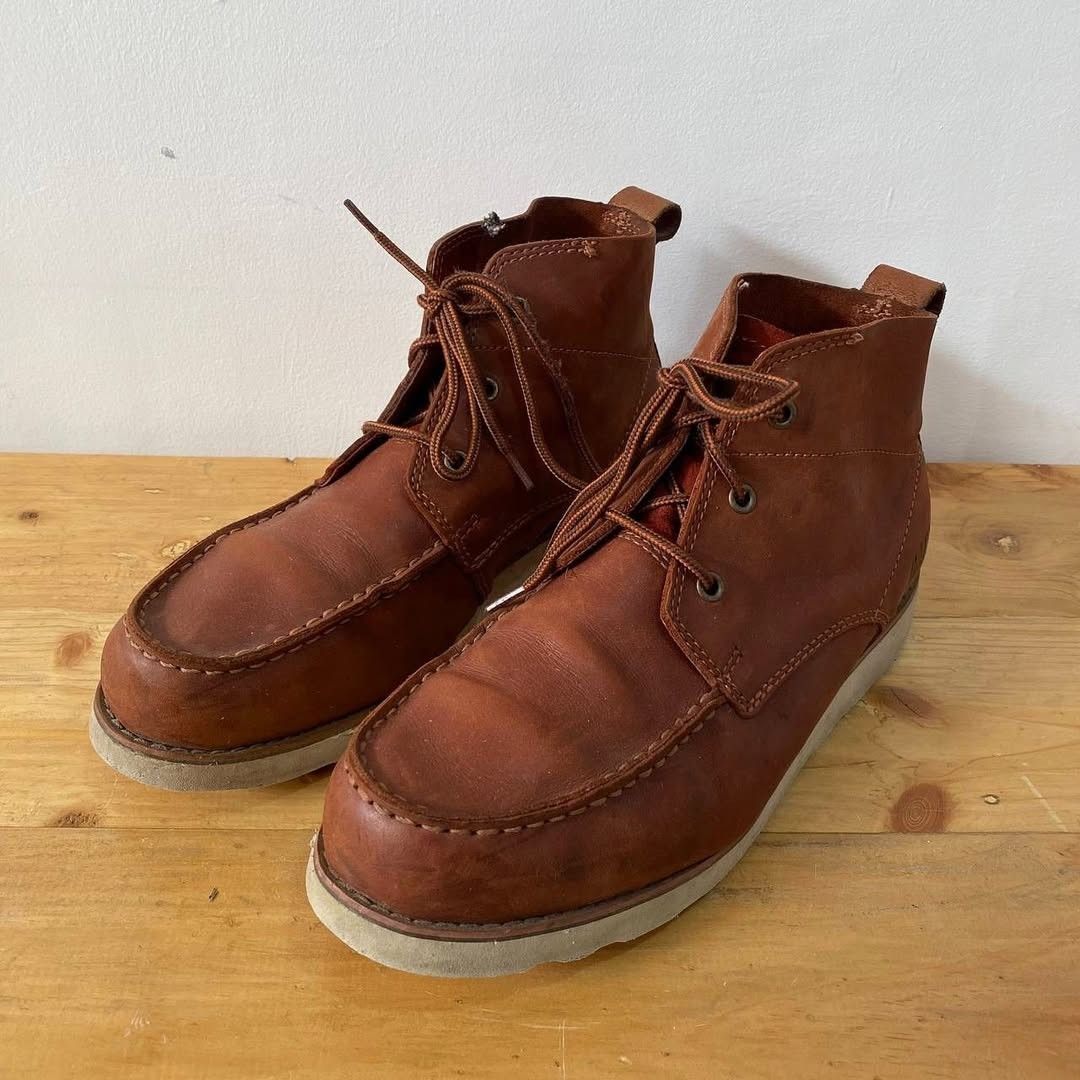 Caterpillar Cat Davis Mens Boots (Category: Boots) located in San Jose del Monte. Submitted by papayaph (Listing ID 1344999256, Image 1). Description: - Size 9 - Issue: Need Reglue, Sign of usage - Good condition.