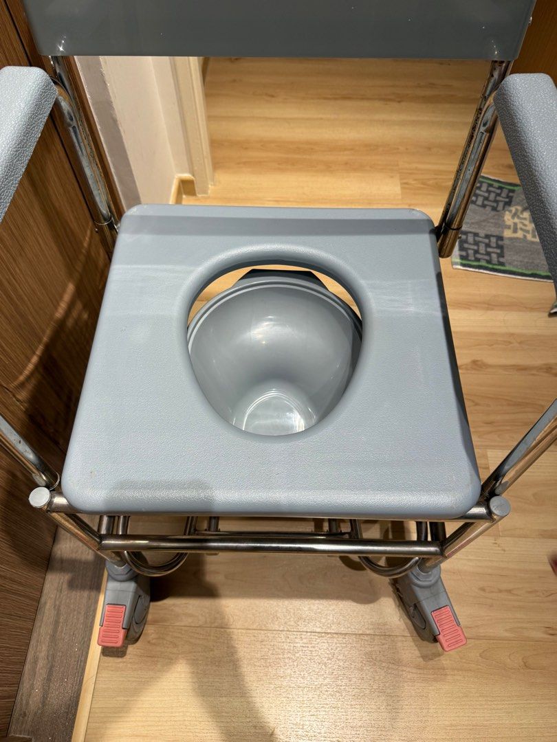 Commode (Category: Adult Incontinence) located in Singapore. Submitted by borsapasar (Listing ID 1344989692, Image 4). Description: Commode to bless for people who needs it. Very light use but as it’s store in the toilet this there’s some rust at the side Self pick up @ Sengkang west road 791457 .