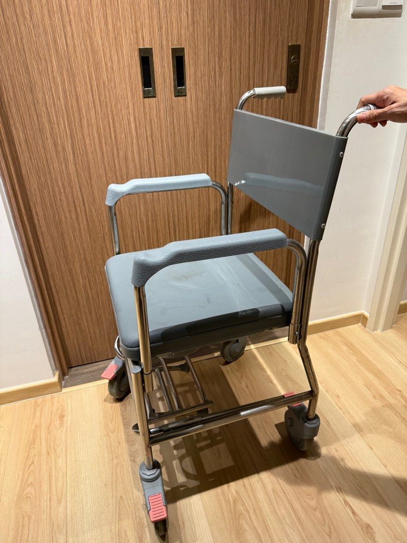 Commode (Category: Adult Incontinence) located in Singapore. Submitted by borsapasar (Listing ID 1344989692, Image 3). Description: Commode to bless for people who needs it. Very light use but as it’s store in the toilet this there’s some rust at the side Self pick up @ Sengkang west road 791457 .