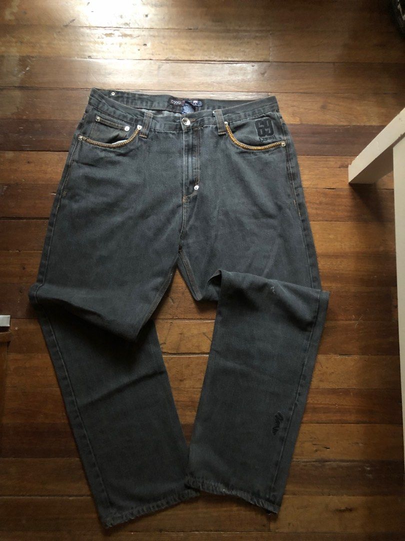 Coogi Washed black baggy jeans (Category: Jeans) located in Los Banos. Submitted by lootmeup (Listing ID 1344933688, Image 1). Description: Coogi Washed black baggy jeans Size: W:38 L:44.5 LO:10 Issue: Minor paint stains at the back Mine P1,500.